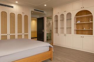 Luxury Lakeview Home, West Lake-Nhat Tan Bridge View - 4