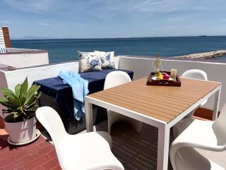 Beachfront Apartment - 2 Terraces - Stunning Sunrises - 9