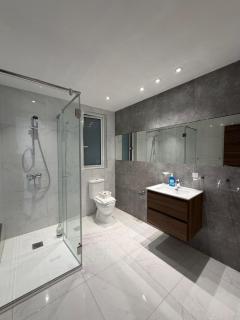 Prime Paceville Stay near St Georges Beach - 1