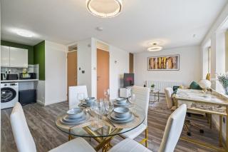 Buckingham , 2 Bedroom , Free Parking , Flat - 8