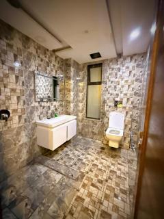 Luxurious 2 Bedroom Apartment in DHA Ideal Family Living - 5