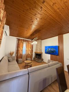 Xhoni House - 9