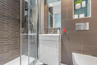 Leeds City Centre Luxe Apartments with Pool Table & Table Tennis - 1