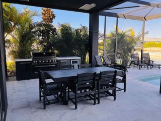 Modern Luxe Home - pool, jacuzzi and channel view - 2