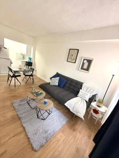 The Marlyn Monroe up to 4 persons studio in heart of downtown Montreal near subway - 8
