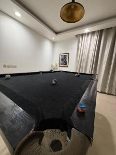 Two Bed w snooker table Golf crest mall top floot - 1