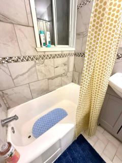 The Marlyn Monroe up to 4 persons studio in heart of downtown Montreal near subway - 2