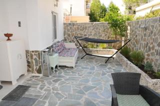 Enora Loutraki Guesthouse - 1