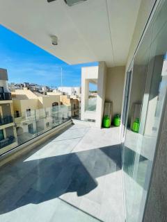 2 Bedroom Apartment 50m from the sea - 3