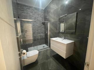 2 Bedroom Apartment 50m from the sea - 1