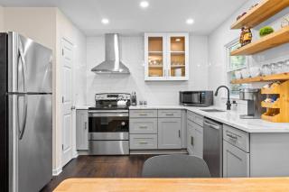 Bright 3BR | 25 mins to Arrowhead | Groups & Pets - 1