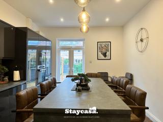 Spacious 5BR Home in Leafy Withington - 4
