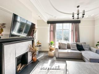 Spacious 5BR Leicester Home Sleeps 10 Parking! - 9