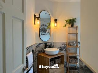 Stylish Interior Cosy Haven - On-Street Parking - 9