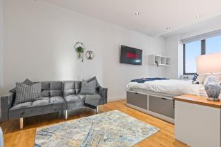 Leeds Central High Rise Apartment - 1