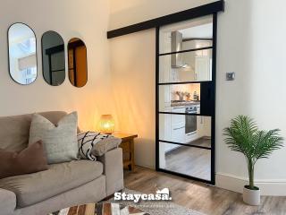 Stylish Interior Cosy Haven - On-Street Parking - 0