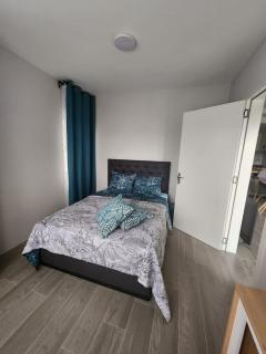 Serene 2-bedroom, close to Flic en Flac Beach - 1