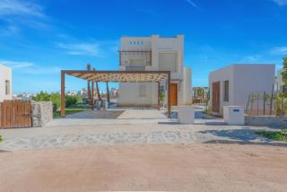 The Azure Waterfront Villa 4BR at Cyan Range ElGouna - 9