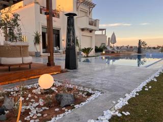 The Azure Waterfront Villa 4BR at Cyan Range ElGouna - 3