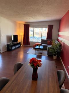 Cozy 2BR Near Zoo Downtown & Max Bell - 4