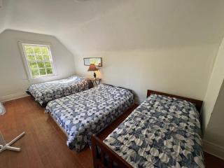 Quiet Garden Suite near YVR Airport with Free Parking - 2