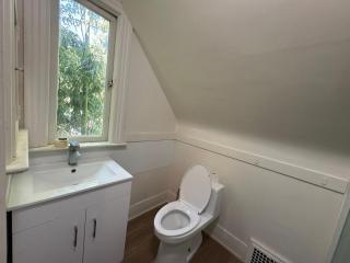 Spacious Room in Big Bungalow - 10 Min to Airport, Free Parking & Wifi - 7