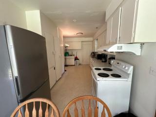 Spacious Room in Big Bungalow - 10 Min to Airport, Free Parking & Wifi - 5