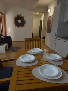 Cozy Central Apartment - 8