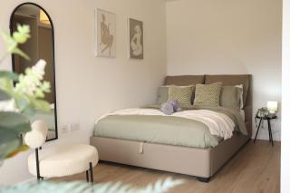 Central Milton Keynes Studio 5 Minutes from Downtown - 6
