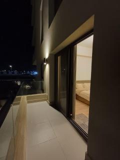 AlBuroj Calm 2BR Escape View, WiFi & Parking - 6
