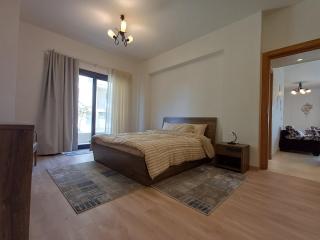 AlBuroj Calm 2BR Escape View, WiFi & Parking - 5
