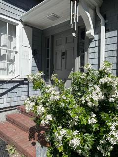10 Mins to YVR & Kits Beach - Cozy Victorian Room, Free Parking - 5
