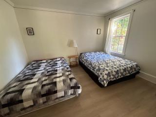 10 Mins to YVR & Kits Beach - Cozy Victorian Room, Free Parking - 3