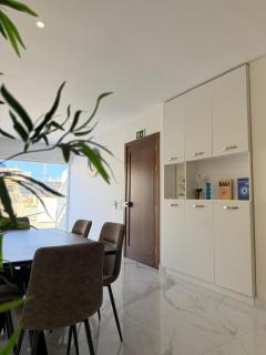 Exclusive 2 Bed Penthouse with pool - by Hostmt - 4