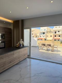 Exclusive 2 Bed Penthouse with pool - by Hostmt - 4