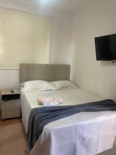 Quarto familiar com cama de casal é banheiro compartilhado - 6