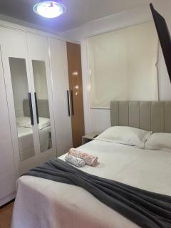 Quarto familiar com cama de casal é banheiro compartilhado - 8