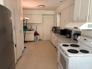 Vancouver Prime Location Room - Near YVR & Kits Beach - Free Parking - 5