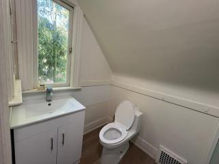 Vancouver Prime Location Room - Near YVR & Kits Beach - Free Parking - 2
