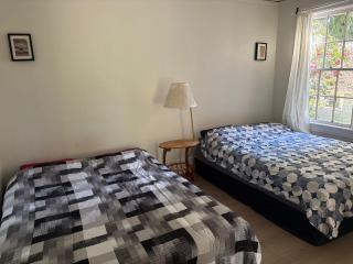 Vancouver Prime Location Room - Near YVR & Kits Beach - Free Parking - 1