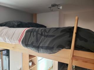 Small student-style studio - 3