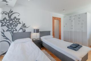 AirHome - Library Apartment - 3