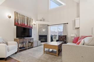 Penthouse with Waterpark Sleeps 8 Spacious Views - 7