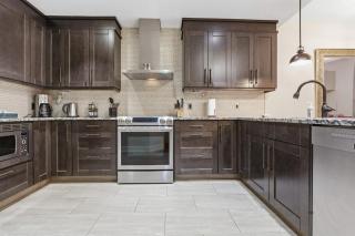 Penthouse with Waterpark Sleeps 8 Spacious Views - 3