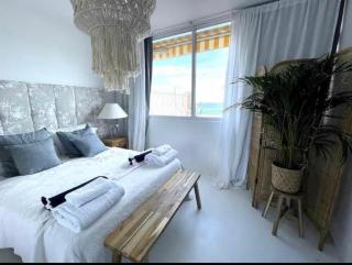Beachfront Apartment - 2 Terraces - Stunning Sunrises - 4