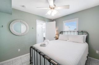 Artists Beach House LC7 - 4