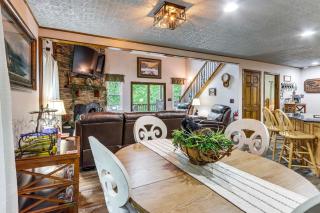 Community Perks Mtn-View Ellijay Cabin with Hot Tub - 5