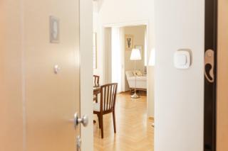 Spacious 2BR Design Apt - 2 Balc - Acropolis Metro - 2