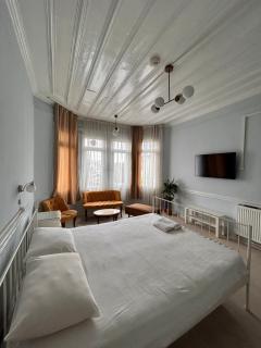 i1 Studios - Stunning Seaview, by the Tram, Jacuzzi - 8