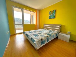 Spacious Sea Retreat - Pools & Prime Location - 2